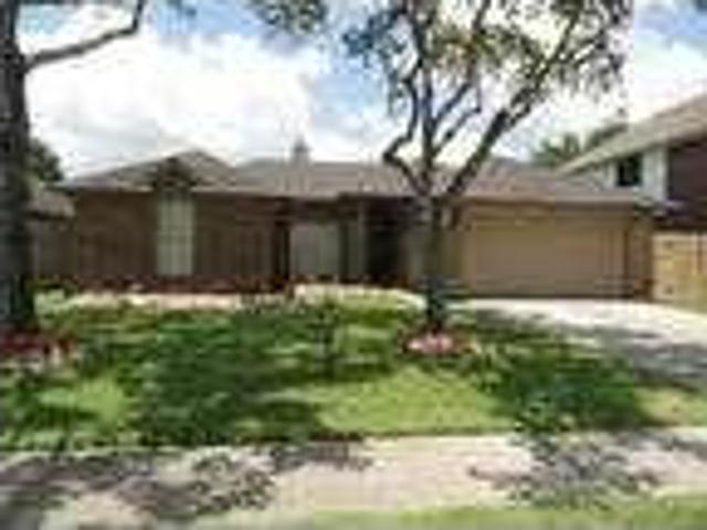 3 bedroom in Friendswood TX 77546