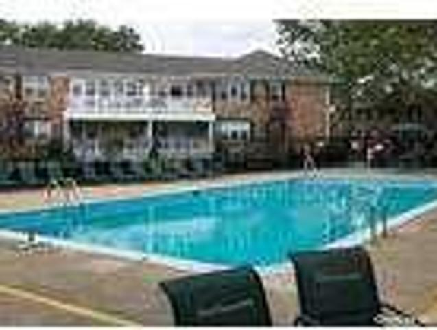 3 bedroom in Hewlett NY 11557