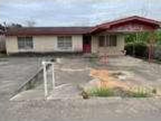 3 bedroom in Hebbronville Texas 78361