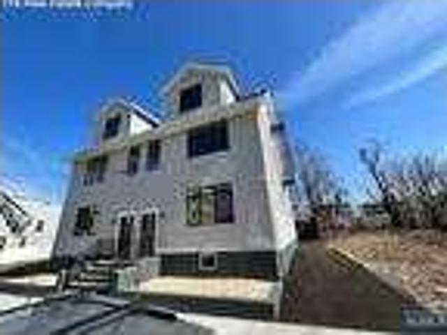 3 bedroom in Irvington New Jersey 07111
