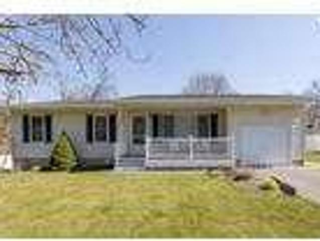 3 bedroom in Laurel New York 11948