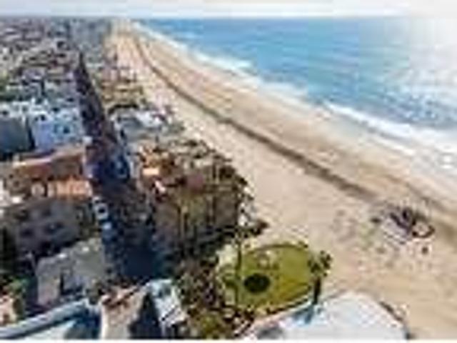 3 bedroom in Surfside California 90740