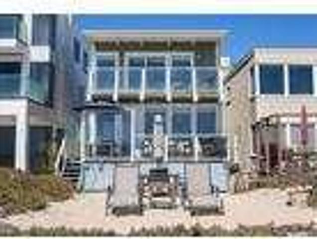 3 bedroom in Surfside California 90740