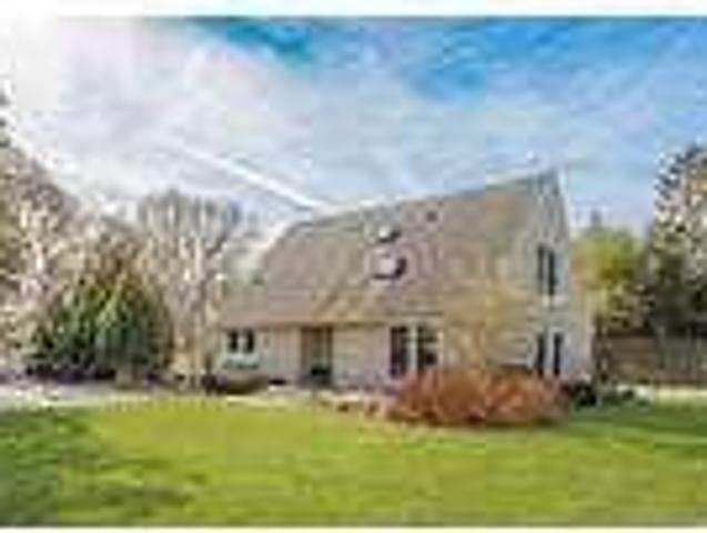3 bedroom in Quogue NY 11959