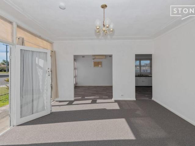 3 Bedroom in the Heart of Weston