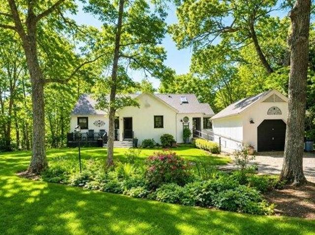 3 bedroom, Oak Bluffs MA 02557 105629595