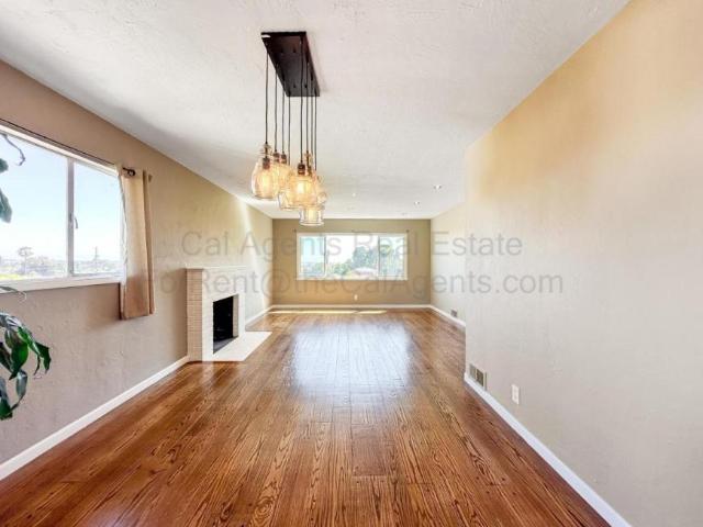 3 bedroom, Oakland CA 94605 LS105775478