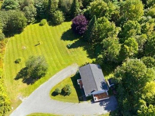 3 bedroom, Oakland ME 04963 105813953