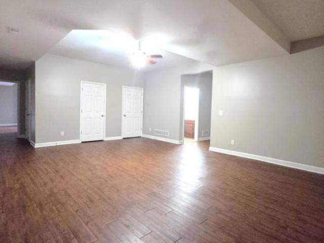 3 bedroom, Ottawa IL 61350 105988133