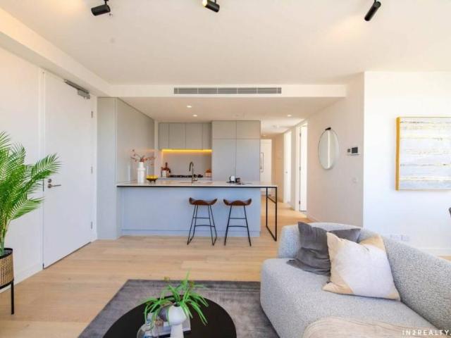 3 Bedroom Apartment Outh Melbourne VIC 101909030