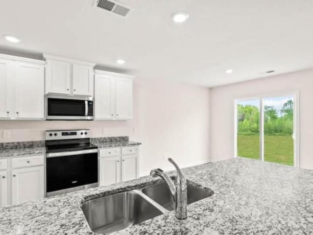 3 bedroom, Oxford NC 27565 106061174