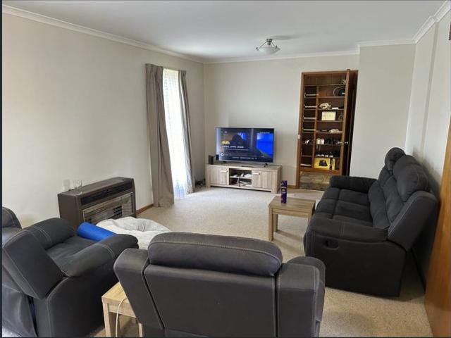 3 BEDROOM LOW MAINTENANCE HOME