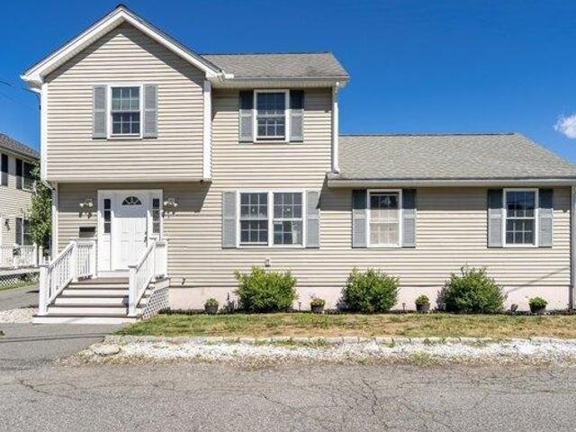 3 bedroom, Lowell MA 01854 105578190