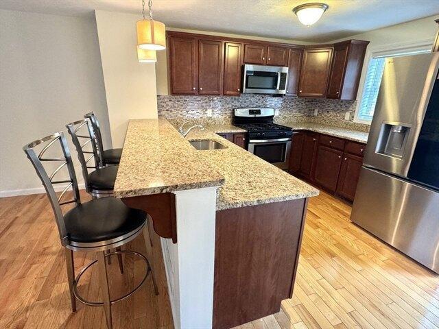 3 bedroom, Lowell MA 01852 105352803