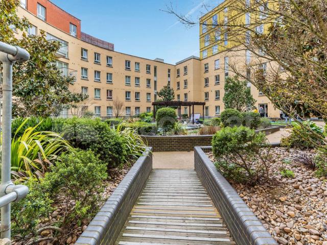 3 bedroom located in the popular vision 7 development