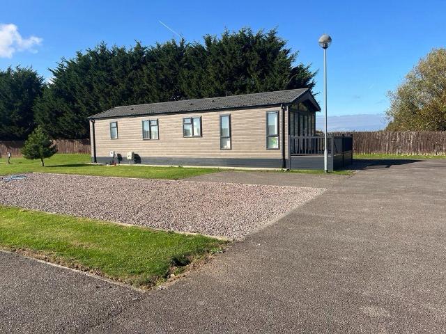 3 bedroom lodge for sale