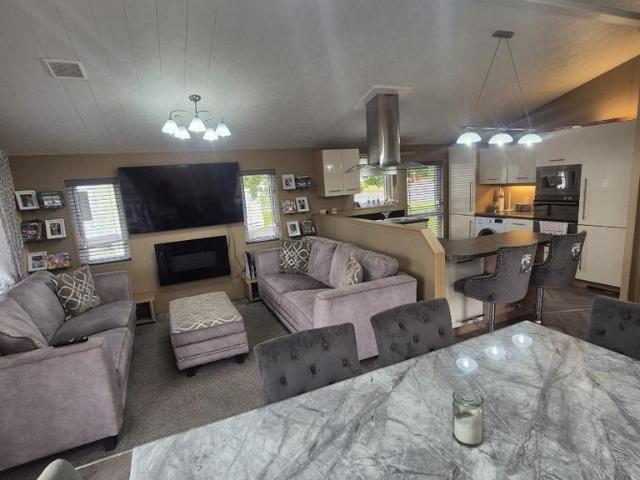 3 bedroom lodge for sale