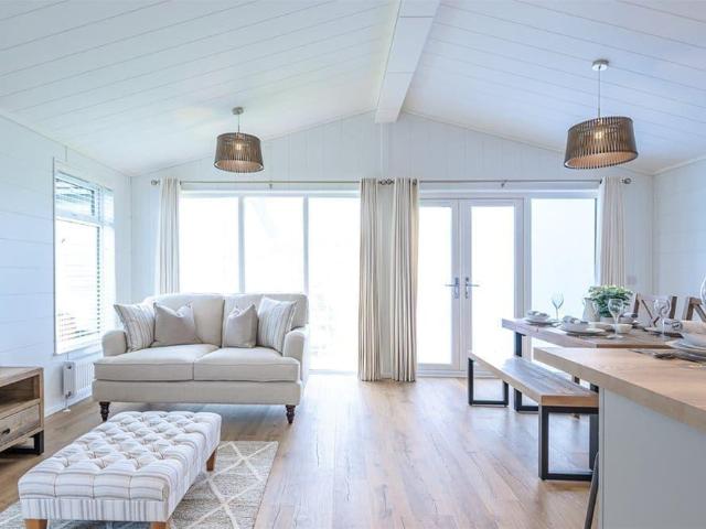 3 bedroom lodge for sale