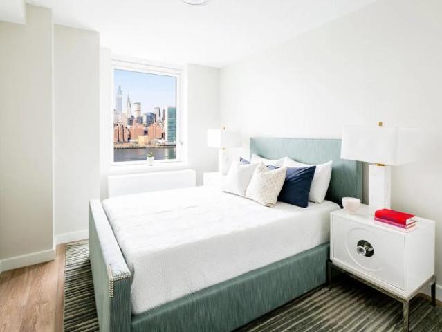 3 bedroom, LONG ISLAND CITY NY 11109 92192667