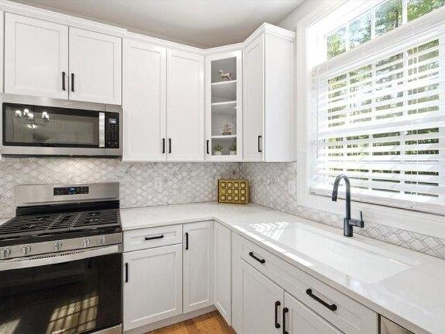 3 bedroom, Londonderry NH 03053 105592016