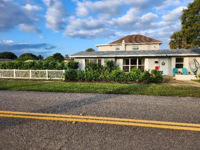 3 bedroom, Lake Park FL 33403 106217844