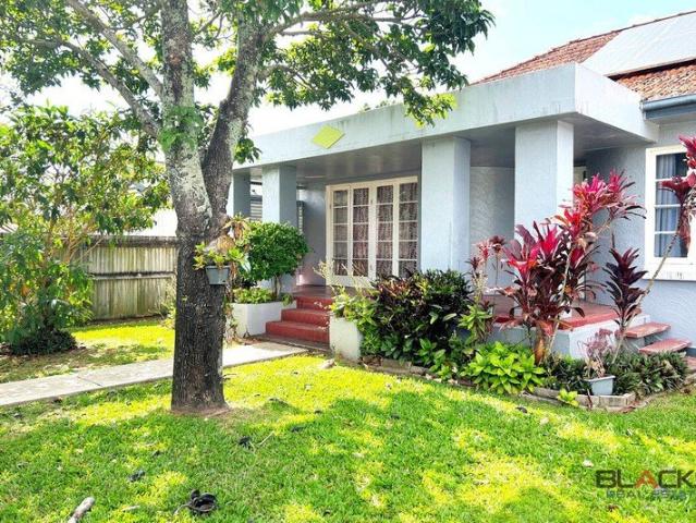 3 Bedroom large Cottage in West Mackay