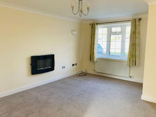 3 bedroom link detached house to rent