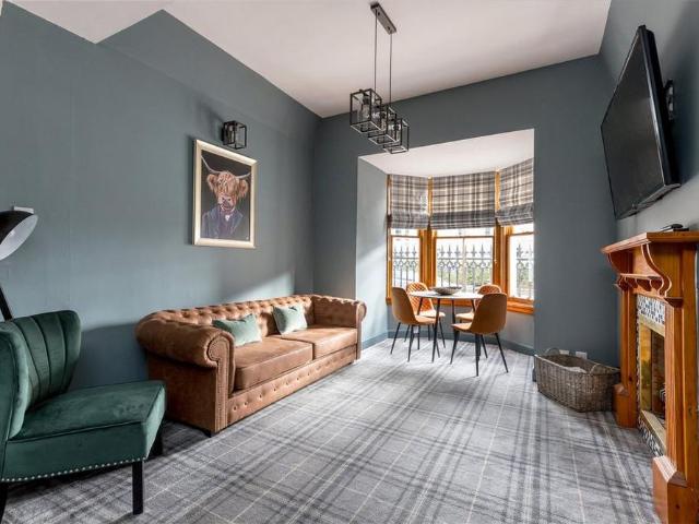 3 bedroom link detached house to rent