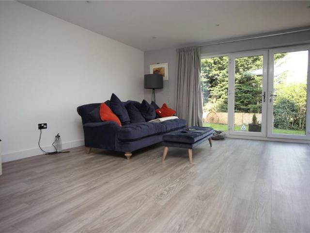 3 bedroom link detached house to rent