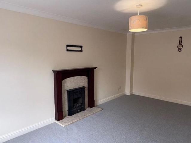 3 bedroom link detached house to rent
