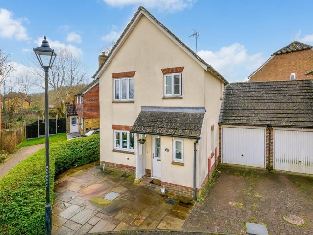 3 bedroom link detached house to rent