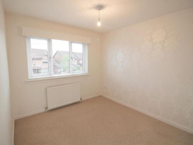 3 bedroom link detached house to rent