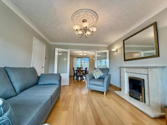 3 bedroom link detached house to rent