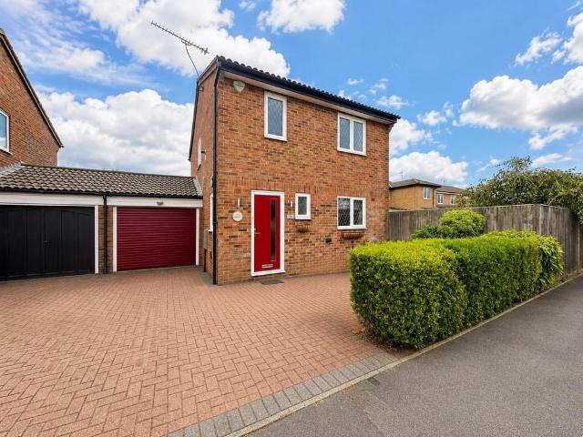 3 bedroom link detached house to rent