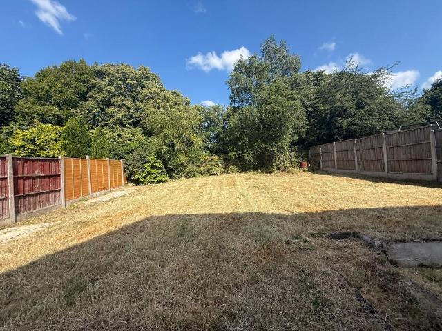 3 bedroom link detached house to rent