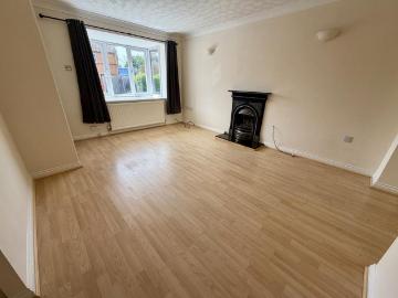 3 bedroom link detached house to rent