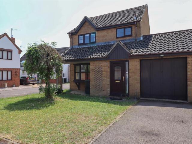3 bedroom link detached house to rent