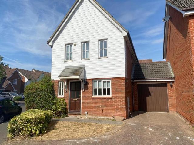 3 bedroom link detached house to rent