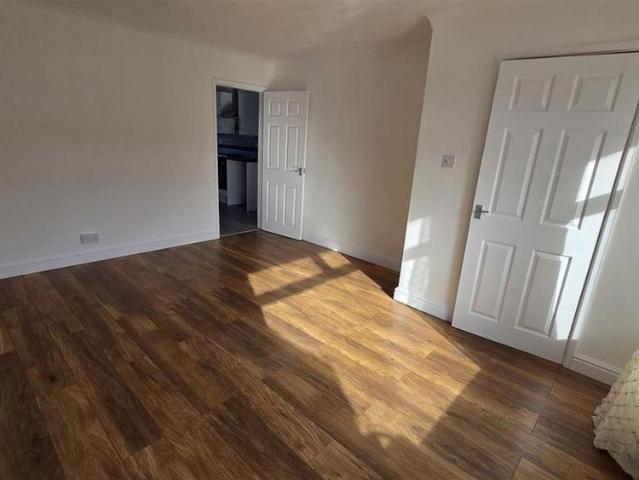 3 bedroom link detached house to rent