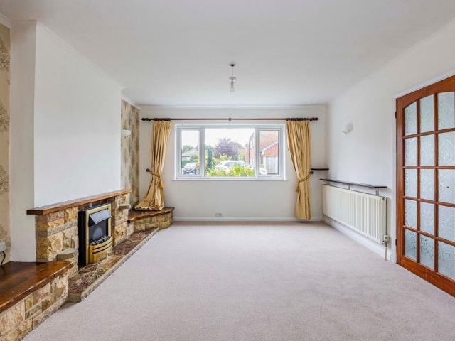 3 bedroom link detached house to rent