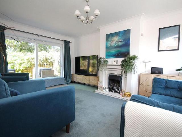 3 bedroom link detached house to rent