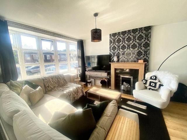 3 bedroom link detached house to rent