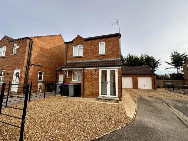 3 bedroom link detached house to rent