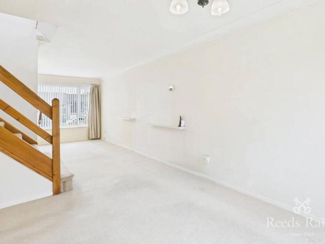 3 bedroom link detached house to rent