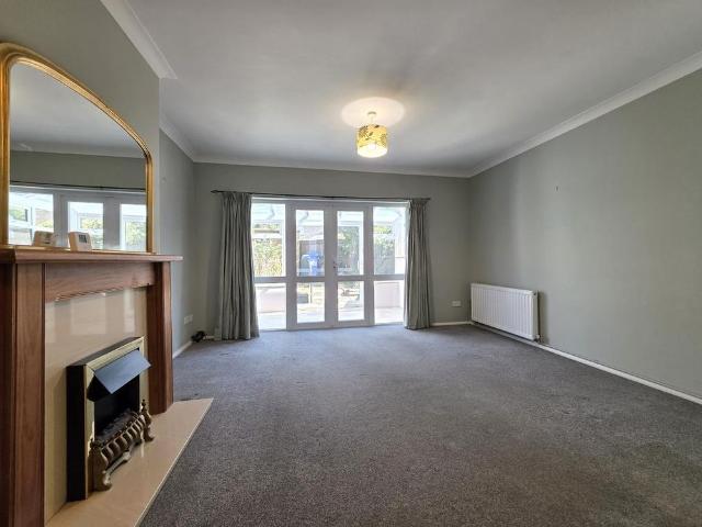 3 bedroom link detached house to rent
