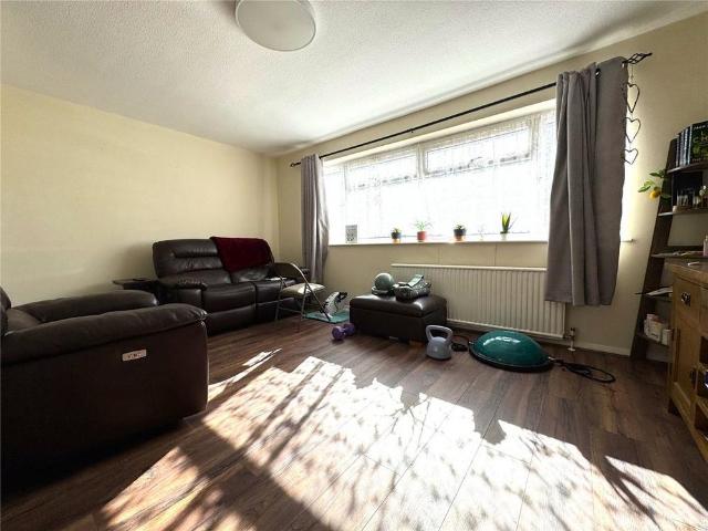 3 bedroom link detached house to rent