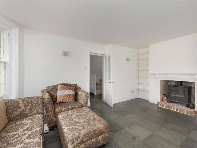 3 bedroom link detached house to rent