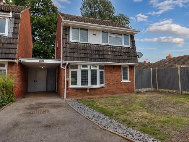 3 bedroom link detached house to rent