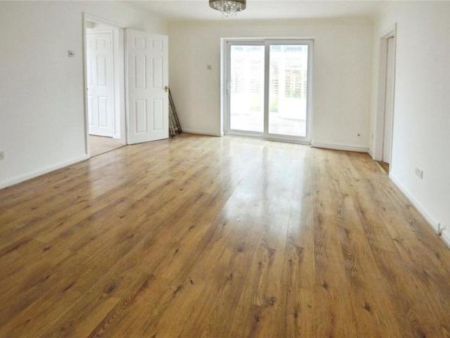 3 bedroom link detached house to rent