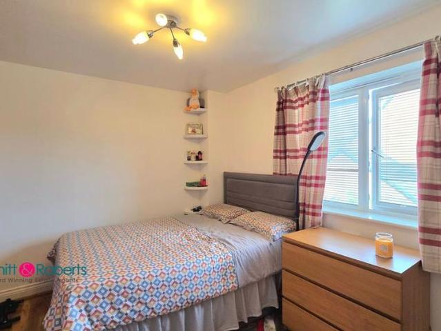 3 bedroom link detached house to rent